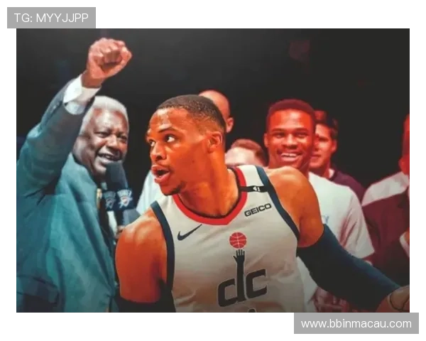 火箭用实力打破所有质疑全场观众起立鼓掌见证传奇封神时刻